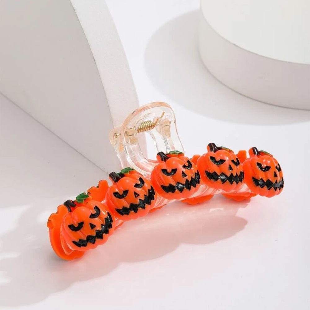 Jack-o-lantern hair claw